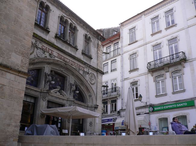 コインブラ・サンタクルス修道院横のカフェ