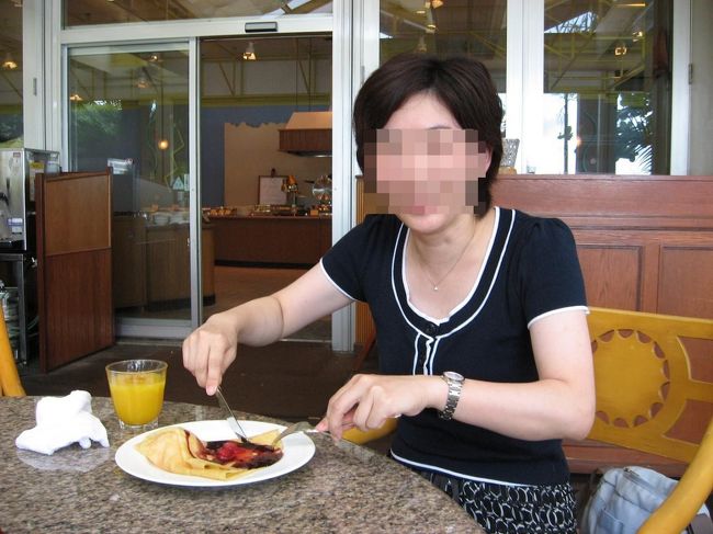 クレープクーポンを使って、２枚いただきました。<br />その場で焼いてもらっておいしいかったので感動しました。<br /><br />夕食まで、プライベートビーチで泳ぎました。