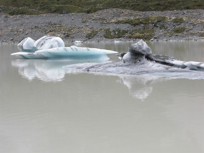 　ホッカーレイクで、ホッカー（フッカー？）氷河<br />が崩壊して流れ出した氷河の一部