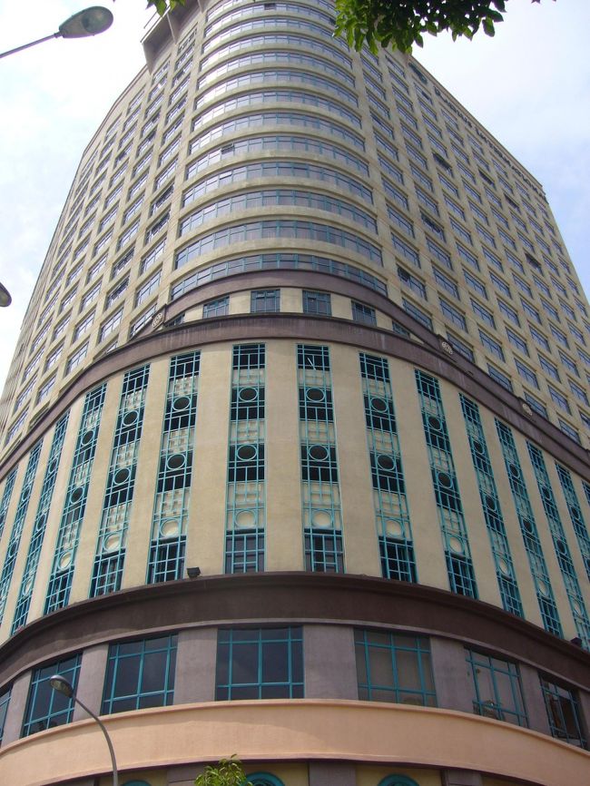 KL到着〜。<br /><br />今回のお宿は、ここ『Radius International Hotel』。