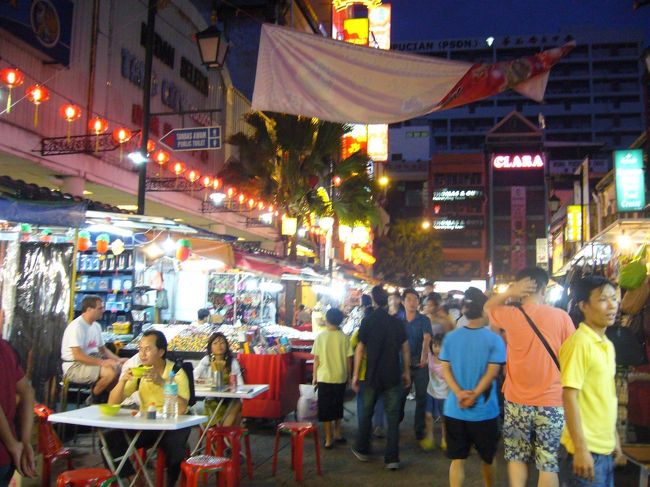 夜のチャイナタウンをJalan Jalan♪<br />人出がすごくて活気がありました。