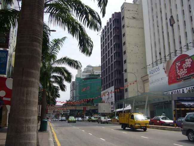 DAY2：KL→JB→シンガ<br /><br />2日目。<br />もう残された時間はあと少し…。<br />それでは、ブキ・ビンタン周辺でウィンドーショッピングでもしますか。