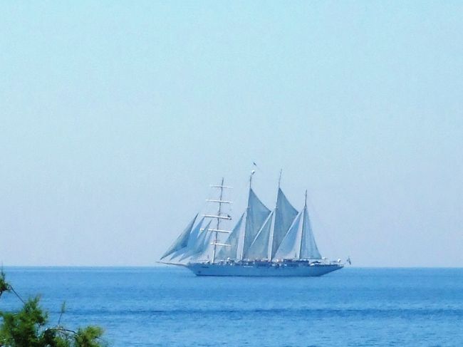 あの帆船どこへ行くんだろう。