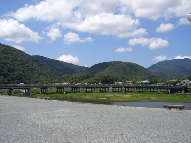 ２回目の休みに、今度は嵐山の方へきました♪<br /><br />こちらは渡月橋☆<br /><br />天気がよくて最高◎