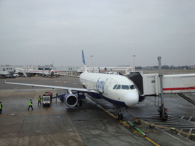 ロンドンからベルギーのブリュッセルへ。<br />今回乗ったのは初利用のBMI（旧称ブリティッシュ・ミッドランド航空）。格安でチケットを取得しました。チェックインは自動チェックイン機を利用、機内では飲み物、食べ物は一切なし。一時間のフライトではサービスはなしで料金を安くしてくれたほうが有難いです（＾＿＾）　座席のスペースも充分で快適なフライトができました。