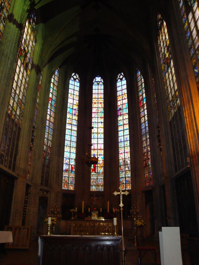 中は素晴らしいステンドグラスでいっぱい！