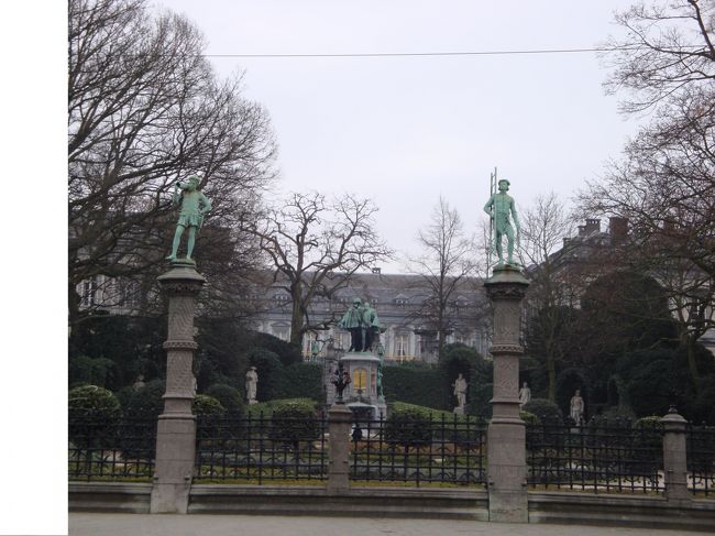 ノートルダム・デュ・サブロン教会のすぐ前にあるプチ・サブロン広場。