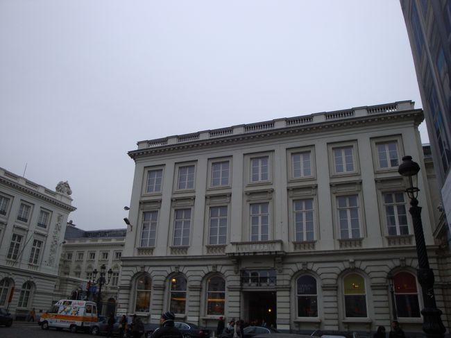 王立美術館。写真はサイドから写したものです。ここには数々の名画がありますが、私達はブリューゲルの作品を中心に鑑賞。