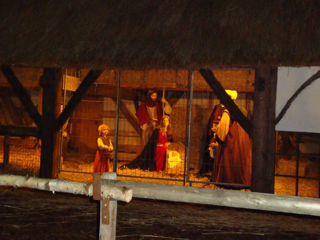 グランプラス広場にて。これもクリスマスの展示ですね。