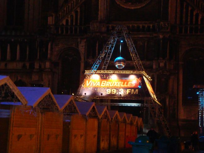 聖カトリーヌ教会の近くにはクリスマスマーケットがありました。もうそろそろ終わりだったので（最終日かな？）、にぎやかさは残念ながらありませんでしたが、雰囲気は楽しめました。 