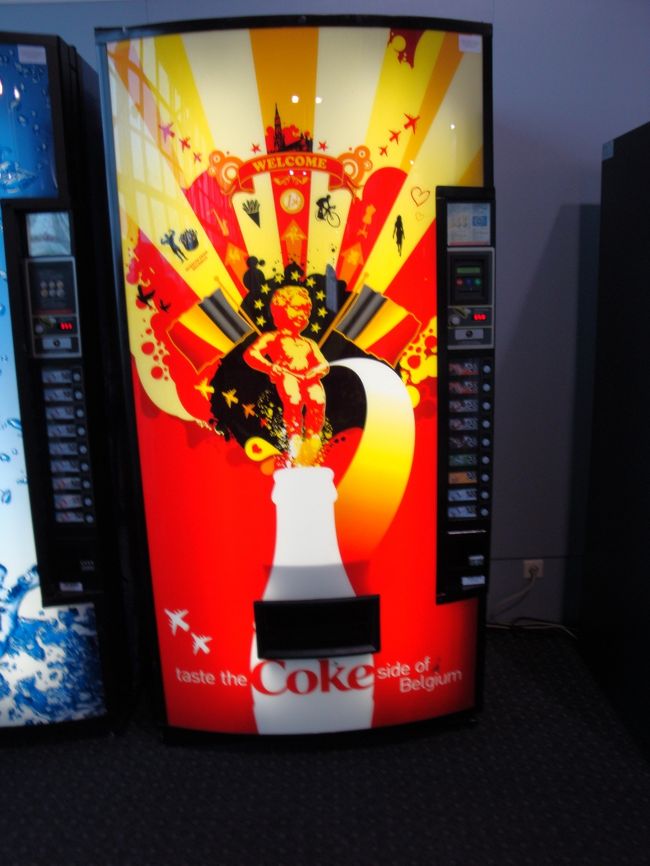 翌日、ブリュッセルの空港で見つけた面白自動販売機（＾＿＾）