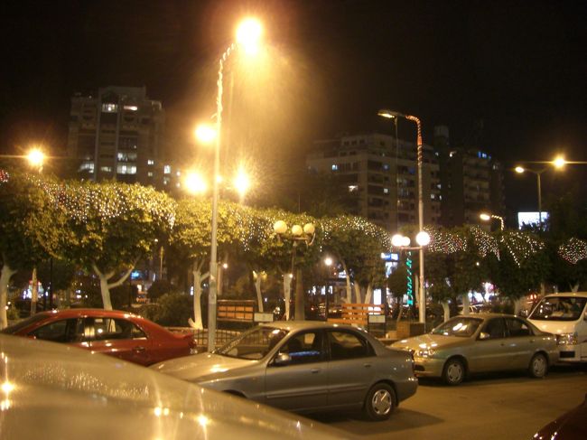 ウチのダンナさんは、疲れきってリタイア。<br />友人ファミリーと夕飯へ。<br />