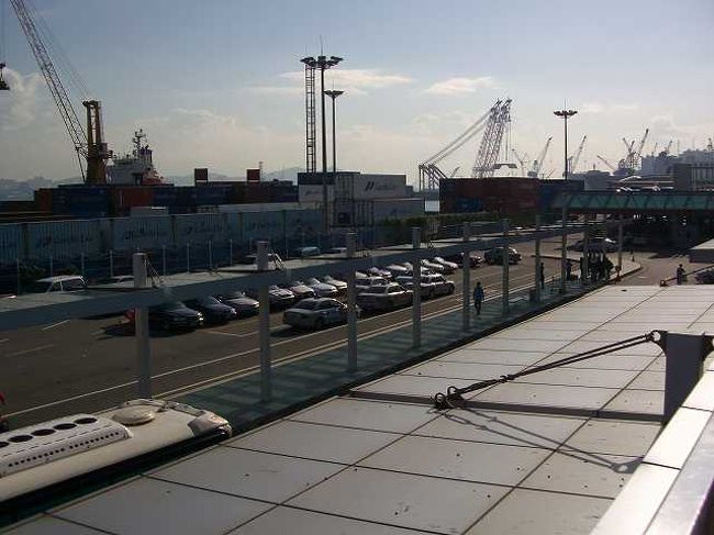 貨物ターミナル<br /><br /><br />こちらは貨物ターミナル側の景色です。<br />世界三大港の釜山（プサン／Busan）だけあって、たくさんのコンテナやクレーンなどが見えました。<br /><br /><br />■Photolibrary<br />http://www.photolibrary.jp/img70/69_204893.html