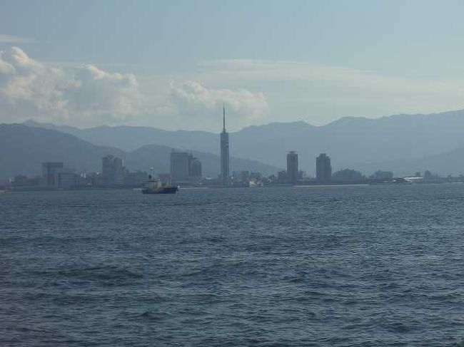 倍の時間<br /><br /><br />もうさすがにヘロヘロです。＾＾；<br />釜山（プサン／Busan）を出ること6時間、ようやく博多の町並みが見えてきました。<br />通常約3時間の倍の時間をかけての帰国となりました。