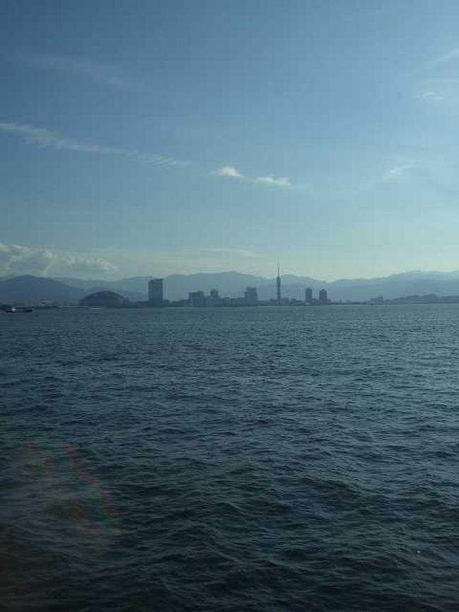 途中で抜かれた？<br /><br /><br />時間がかかるのはいいのですが、一日数便ある日本の高速線ビートル（BEATLE）＆韓国の高速線コビー（KOBEE）だと考えると、少なくとも後の船には途中で追い越されているわけです。<br />確認はできませんでしたが、同じ料金を払っているのにすごく損した気分です。