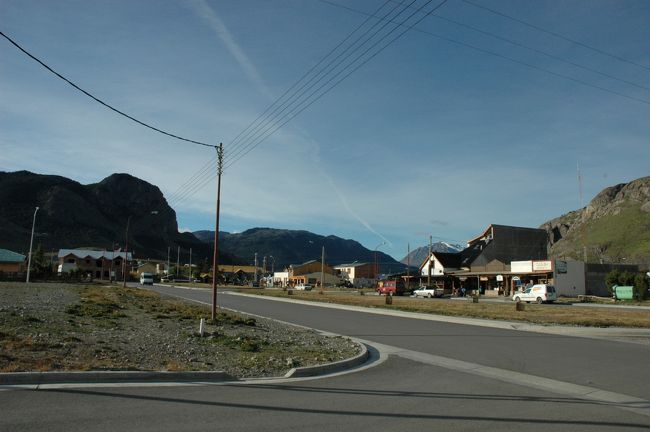 旅の全体像はこちらから<br />http://4travel.jp/traveler/-196-196-196-196/album/10300657/<br /><br />ラグナ・トーレから戻り、大量の飲み物を買って部屋で一休み。<br />その後19時38分ロス・コンドレスを目指してホテルを出発しました。