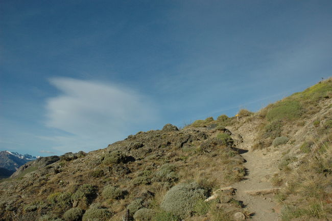 まだまだ上り。<br />後ろを付いてきていた家族連れはこの上りを見て引き返してしまいました。