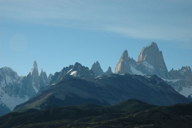 セロ・トーレ（3102ｍ）と主峰フィッツ・ロイ（3405ｍ）