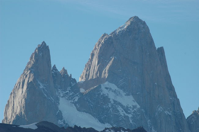フィッツ・ロイ（3405ｍ）とPOINCENOT（3002ｍ）