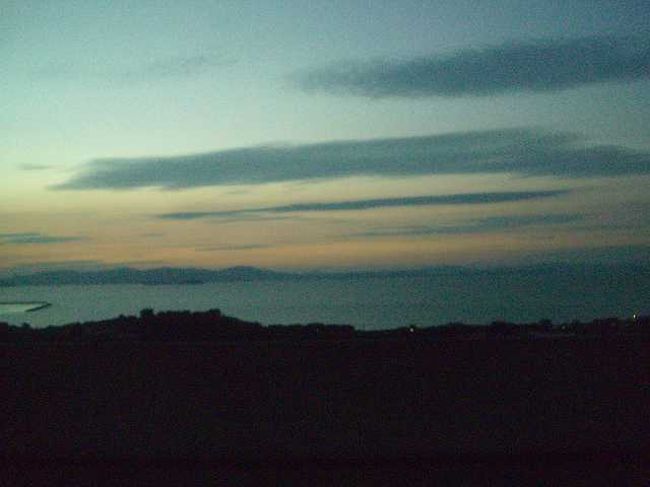 エピローグ<br /><br /><br />今回は最初っから最後まで走りまくった4日間の旅行でした＾＾；<br />終わってみれば笑い話ですが、A型の自分としては時間には余裕を持って行動したいものだと思いました＾＾；<br />結局、鹿児島に着いたのは午後７時、皆様大変お疲れ様でした。<br />普段は一人旅が多いのですが、でもみんなで旅行するのも楽しいですね。<br />また機会があれば一緒に旅行に行きましょう！<br /><br /><br />30th：韓国お祭り周遊4日間の旅（全16編）終了