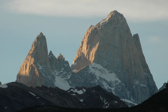 21時30分の夕焼けに染まるフィッツ・ロイ<br /><br /><br />続きはこちらへ<br />http://4travel.jp/overseas/area/latin_america/argentine/el_chalten/travelogue/10313360/