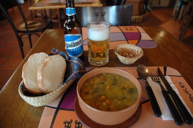 夜21時過ぎ大みそかの夕食はピザ・レストランのベジタブル・スープにしました。