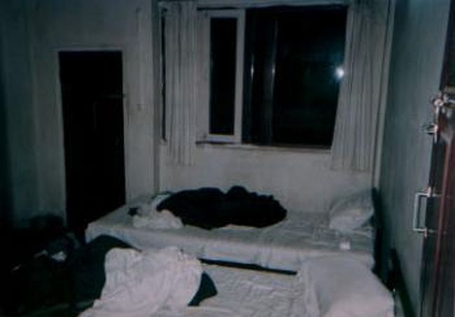 カトマンドゥに着き、空港を出ると客引きがどどっと寄ってきた。もう真暗だったので情けないけどなんだか恐かった。でもバンコクの空港で知り合ったS君は全く落ち着いてる。この日はあのFUJIゲストハウスにS君と部屋をシェアして泊まった。（結局カトマンドゥではずっとFUJIだった）