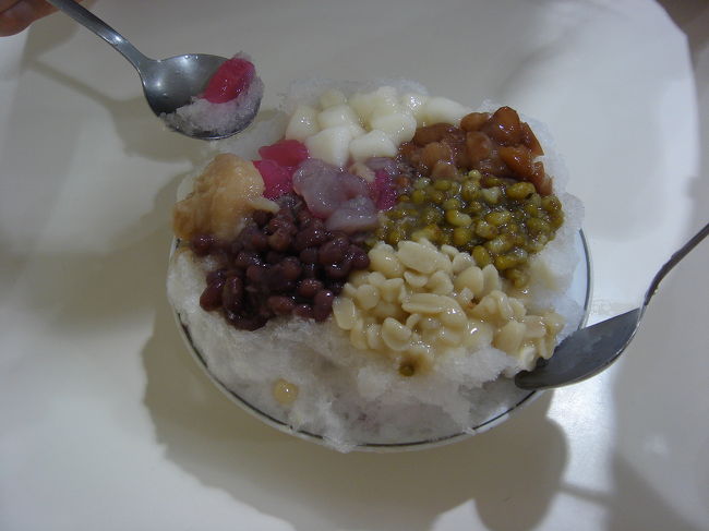 夏に食べるマンゴーかき氷も良いけれど、この八宝冰の素朴さがたまりません。