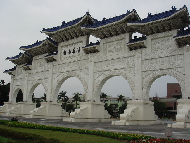 ２日目は朝一番に県泰豊の本店で小龍包を食べる予定ですので、途中、中正紀念堂を散歩しつつ胃腸のウォーミングアップを図る。