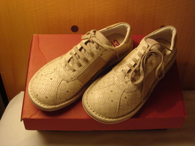 これはレディースですね。以上３点お買い上げです。