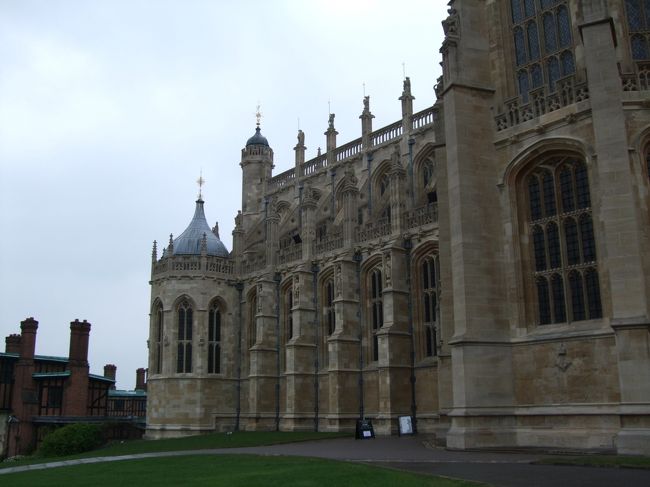 ウィンザー城内の教会。聖ジョージ礼拝堂らしいです。