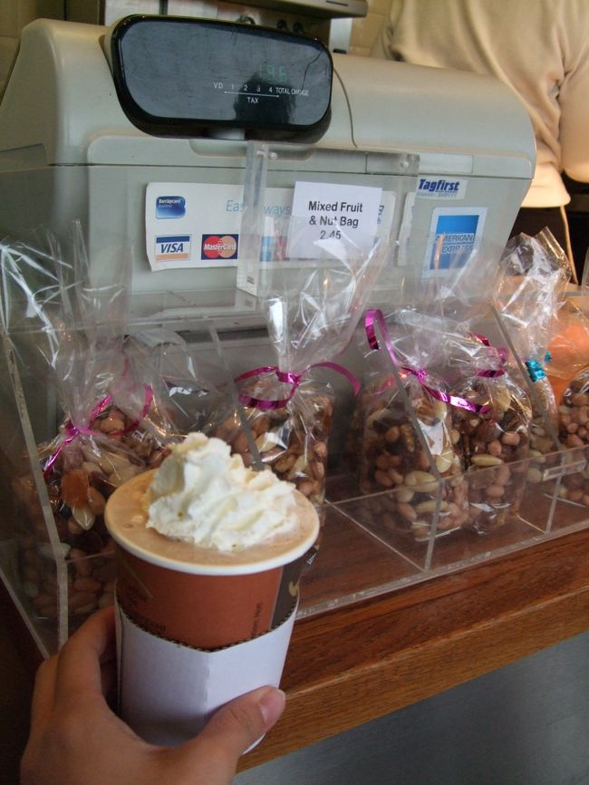 とりあえず、すごくすごく寒い(雨と強風)のでホットチョコレートで暖まりましょう。