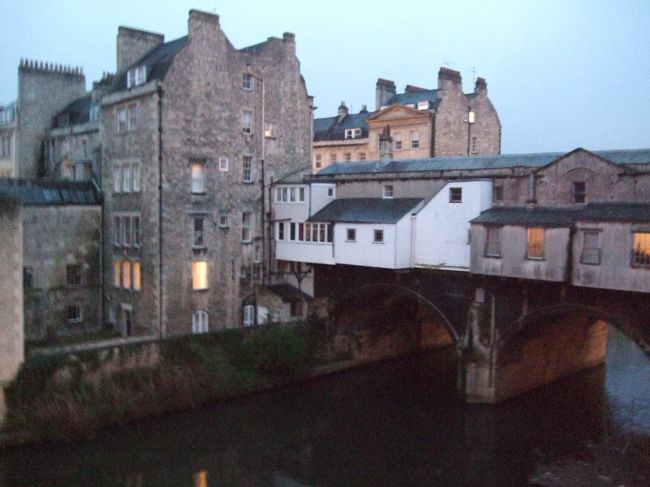 バルトニー橋の裏側。<br />ポンテベッキオ橋みたい〜。