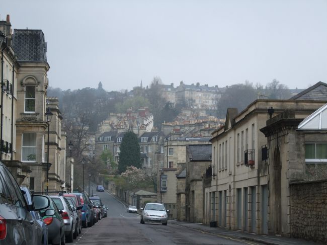丘の上まで続くバースの街並み。