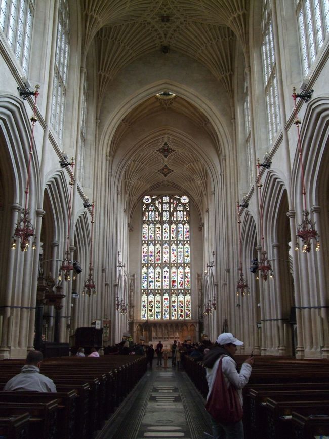 バースアビー内。