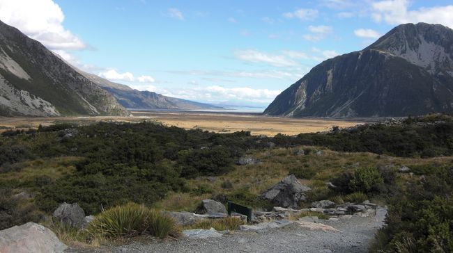 MTCookのビレッジ方面を（正面はプカキ湖）