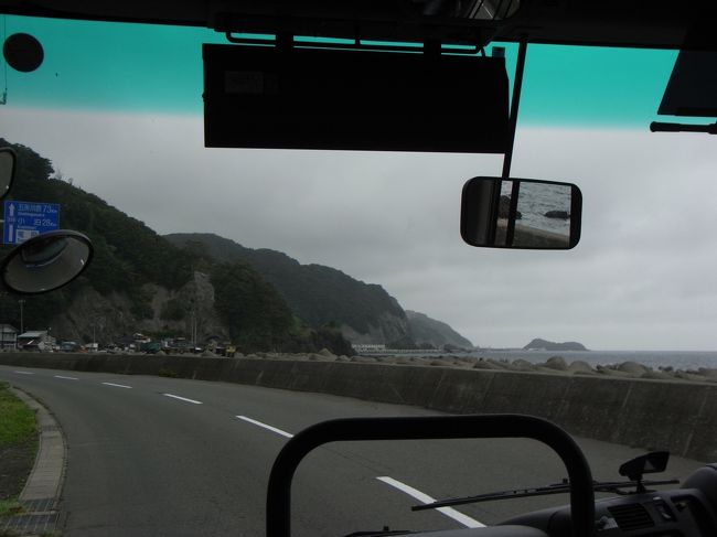 前方に岬が見えてきました。