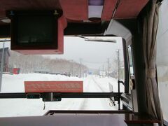千歳に向かうバスから
倶知安付近、かなりの降雪でした