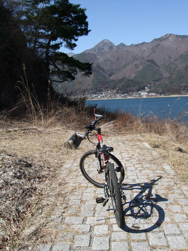 湖畔を走っていたら行き止まりでした。