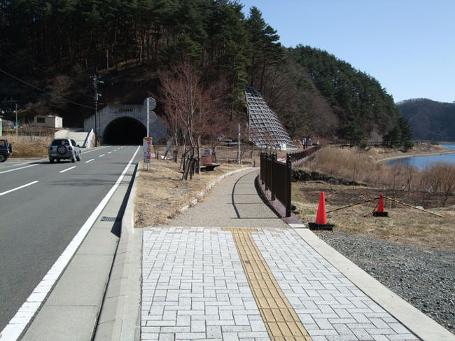 正面のトンネルは、長浜トンネルです。