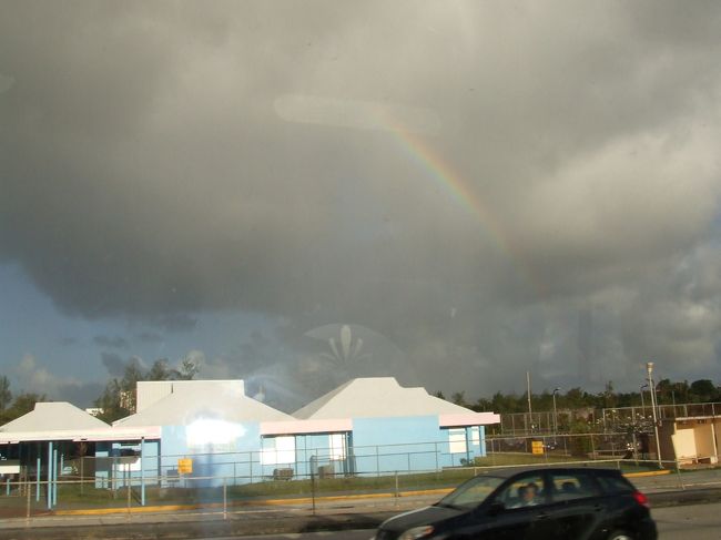 トロリーバスに乗っているときに撮りました。<br /><br />ちょこちょこ小雨が降っていたので、雨が止むと虹がでましたっ