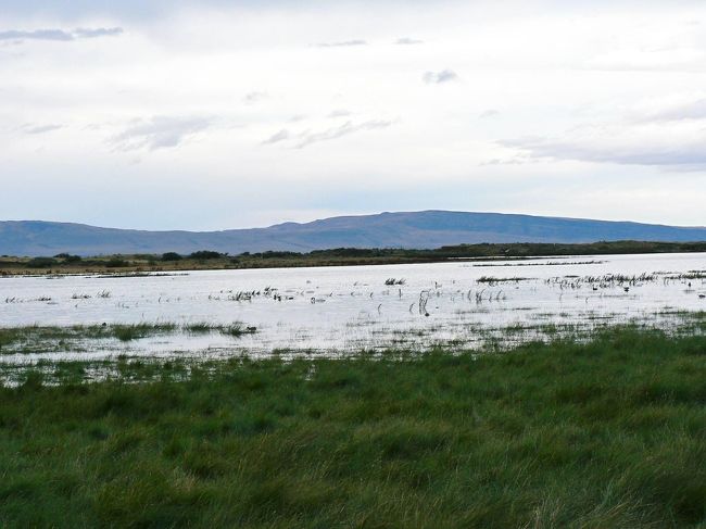 ニメス湖の光景。