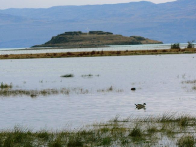 ニメス湖の光景。