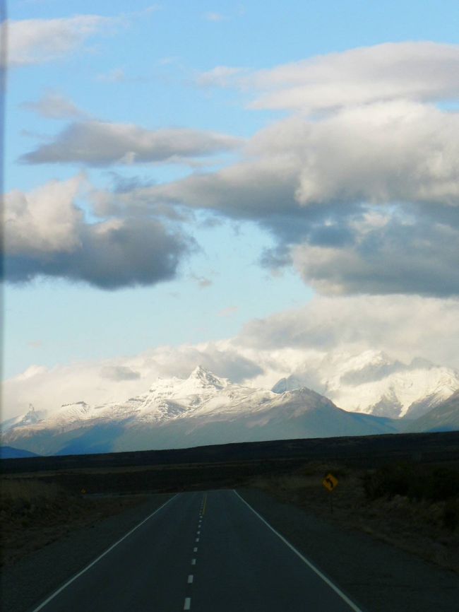 アルヘンティーノ湖周辺の光景。<br /><br /><br />