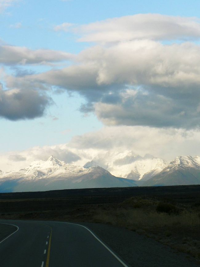 アルヘンティーノ湖周辺の光景。<br /><br /><br />