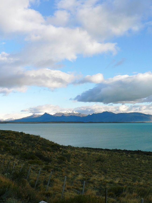 アルヘンティーノ湖周辺の光景。<br /><br /><br />