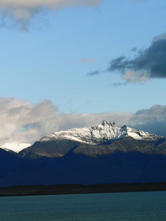 アルヘンティーノ湖の光景。<br /><br />