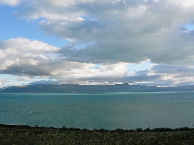 アルヘンティーノ湖の光景。<br /><br />