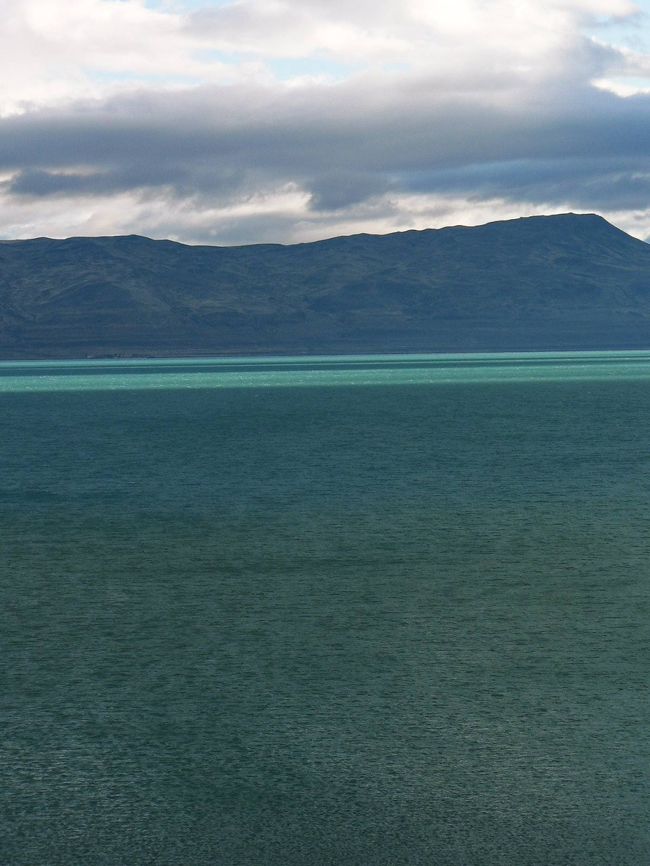 アルヘンティーノ湖の光景。<br /><br />