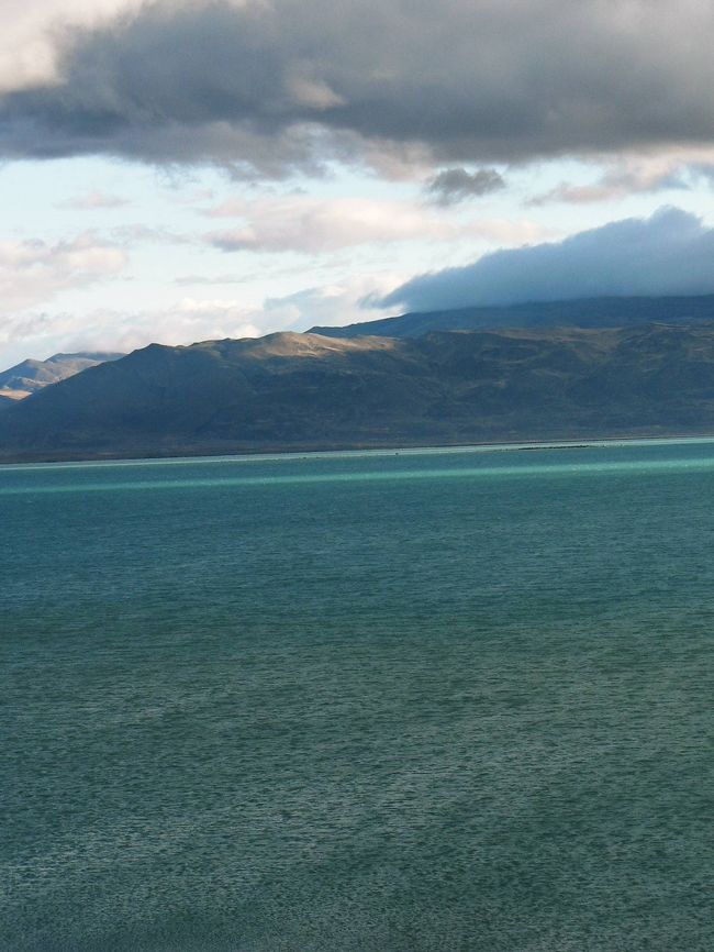 アルヘンティーノ湖の光景。<br /><br />